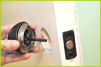 Expert Locksmith Services Portland, OR 503-403-6319 - 12-changing-locks